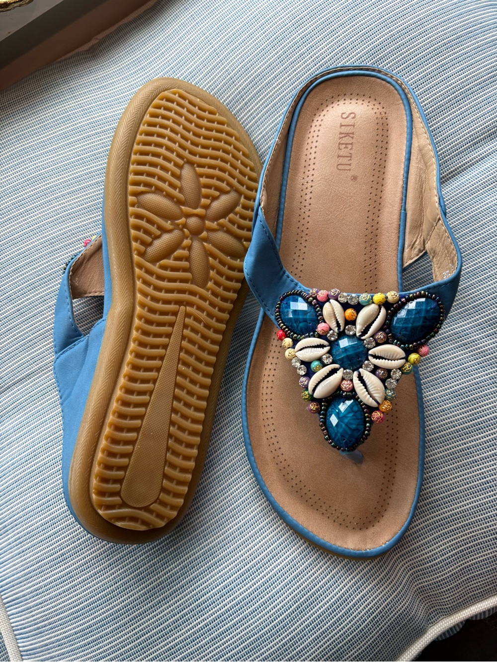 Sknetu Blue Beaded Women's Slip-On Sandals never worn size 40 shells and beads
